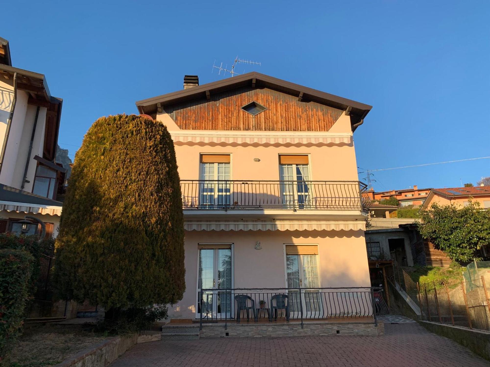Casa Castel Apartment Civate Bagian luar foto